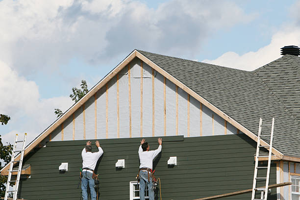 Professional Siding Replacement technician working in Glenwood, GA